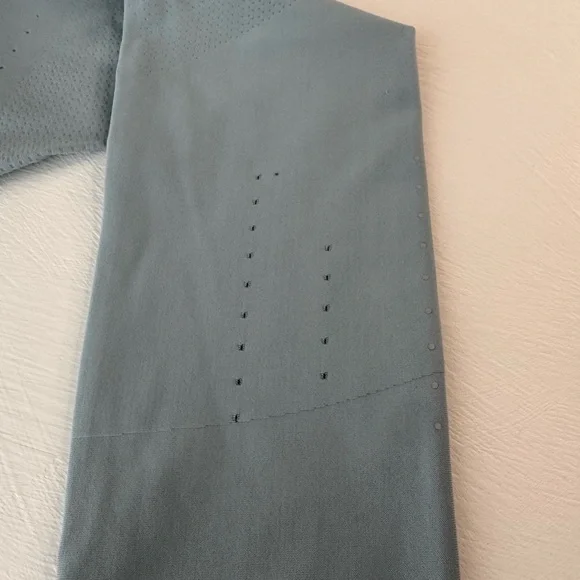 Lululemon Athletica Sky Blue Leggings - Picture 3 of 10